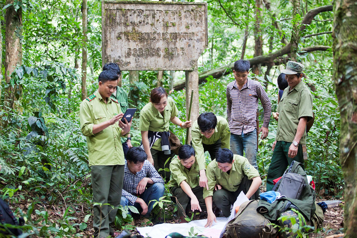 Forest rangers in Pu Hoat Reserve, Nghe An Province use tablets for forest monitoring