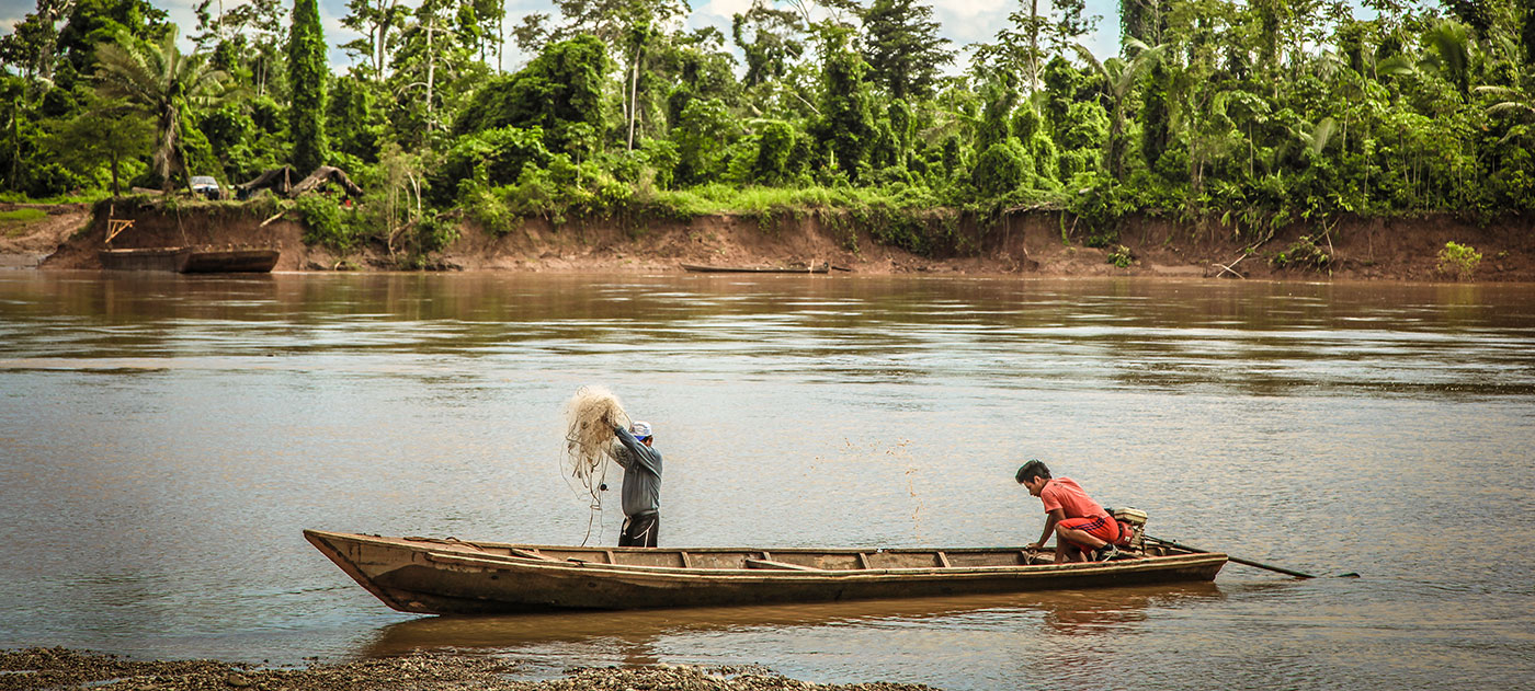 Two fishermen on the Ucayli river in Nueva Requena